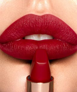 red-carpet-red-lipshot Charlottle Tilbury
