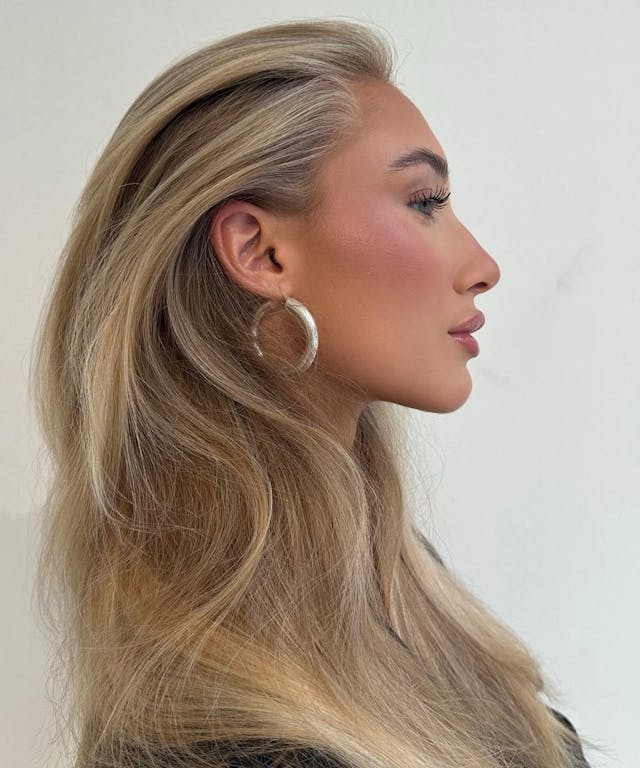 Get Vacay Ready With The “Scandi Hairline” Trend