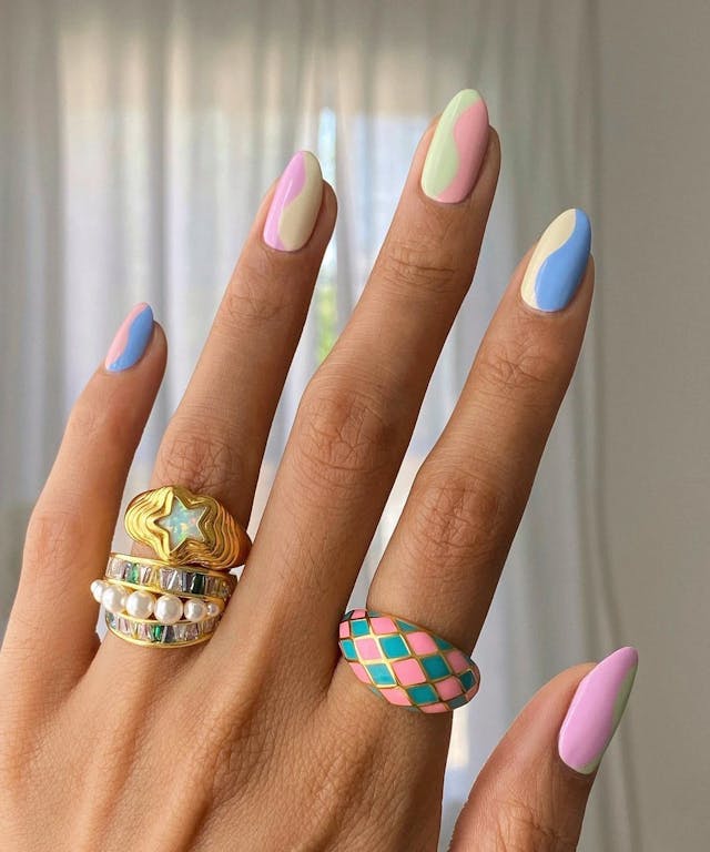 17 Feminine Pastel Manicures For The Chic Soft Girl