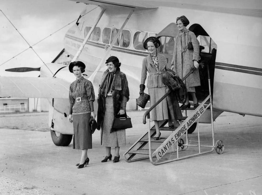 Fashion models posing with Qantas Empire Airways plane, Brisbane, 1936. Queensland Newspapers Pty Ltd, Public domain, via Wikimedia Commons.