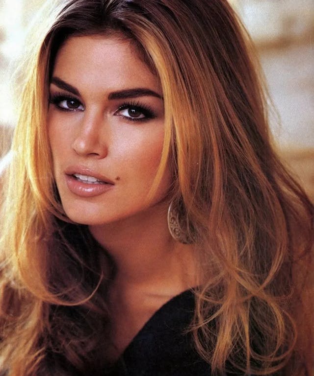 Channel '90s Supermodel Glam With These Makeup Essentials For Winter