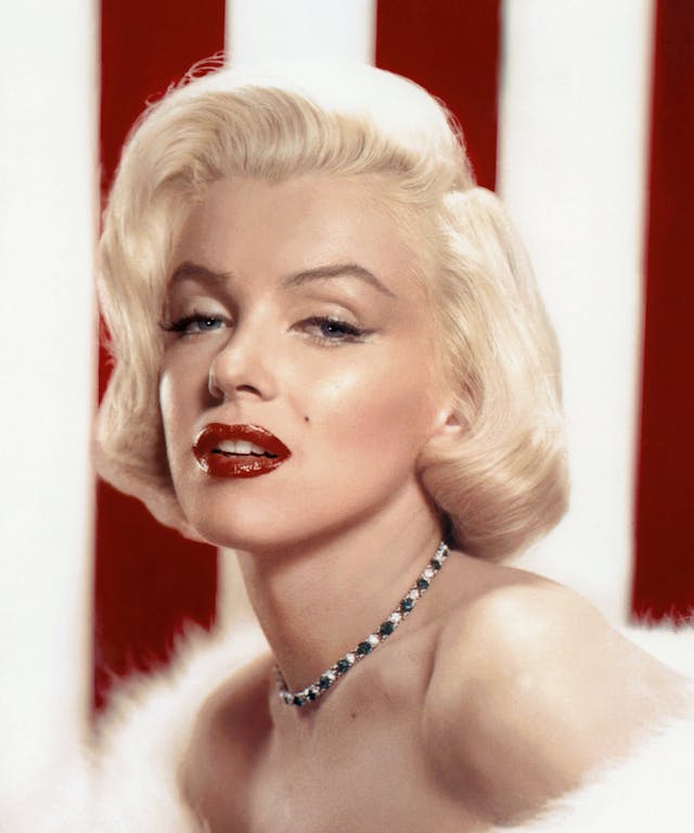 3 Things Marilyn Monroe Did To Be More Attractive (That You Can Do Too)