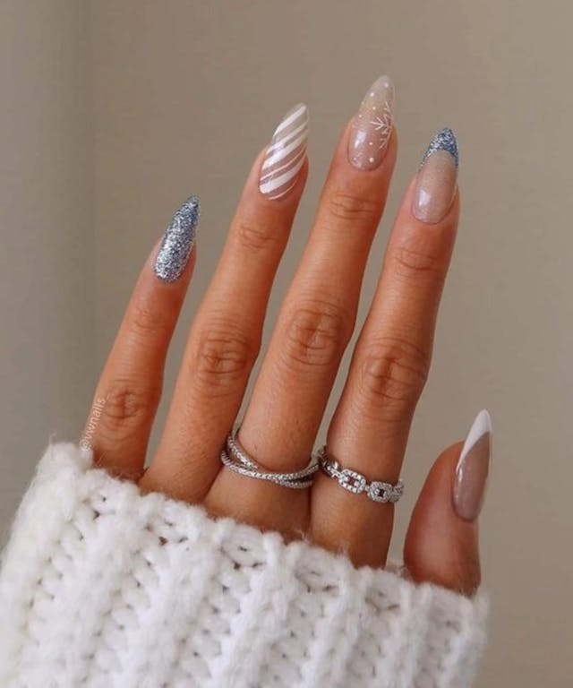 25 Feminine And Festive Christmas Manicure Inspo To Show Your Nail Tech