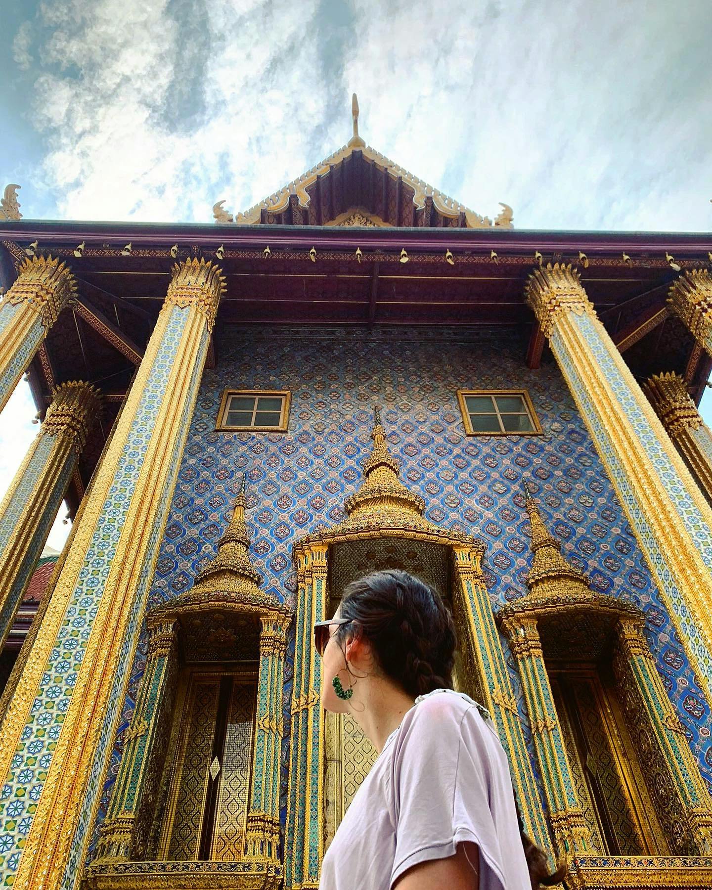 Alyssa outside a temple in Bangkok, Thailand on her travels throughout Asia.