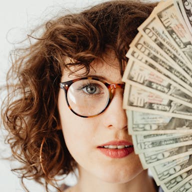 When To Talk About Money In A New Relationship, According To A Financial Therapist