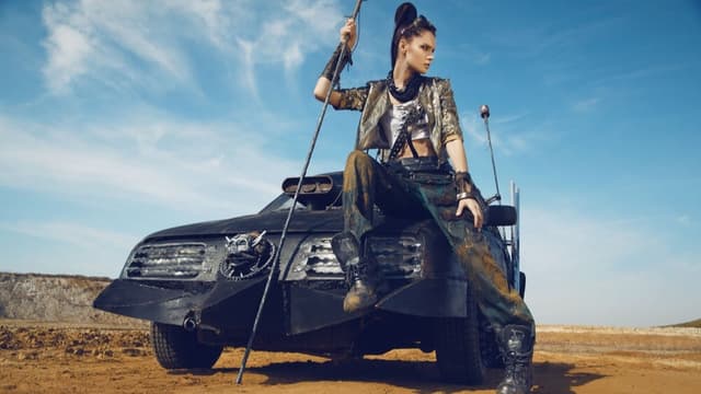 The Hot Girl s Shamelessly Shallow Guide To Winning The Apocalypse